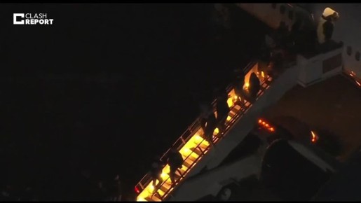 Президент Венесуэлы Николас Мадуро в наручниках выходит в аэропорту в Нью-Йорке