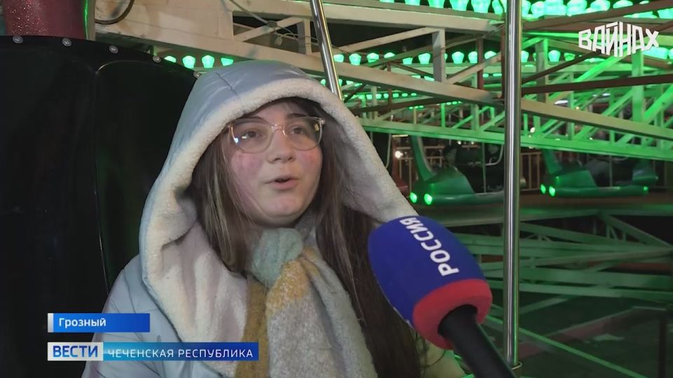 На центральной площади Грозного царит атмосфера всеобщей радости