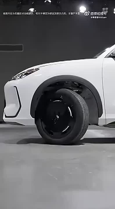 Компания Geely нашла идеальный способ для парковки: машина сможет встать на любое свободное место, двигаясь даже боком