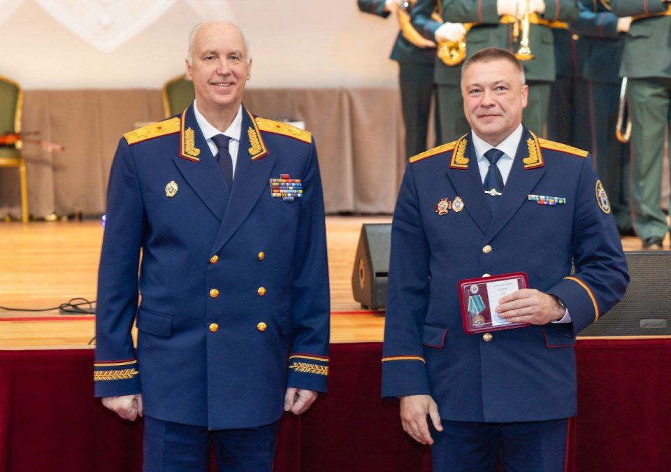 В ходе торжественного собрания, приуроченного к 15-летию образования Следственного комитета Российской Федерации, председатель Следственного комитета Александр Иванович Бастрыкин наградил руководителя следственного...