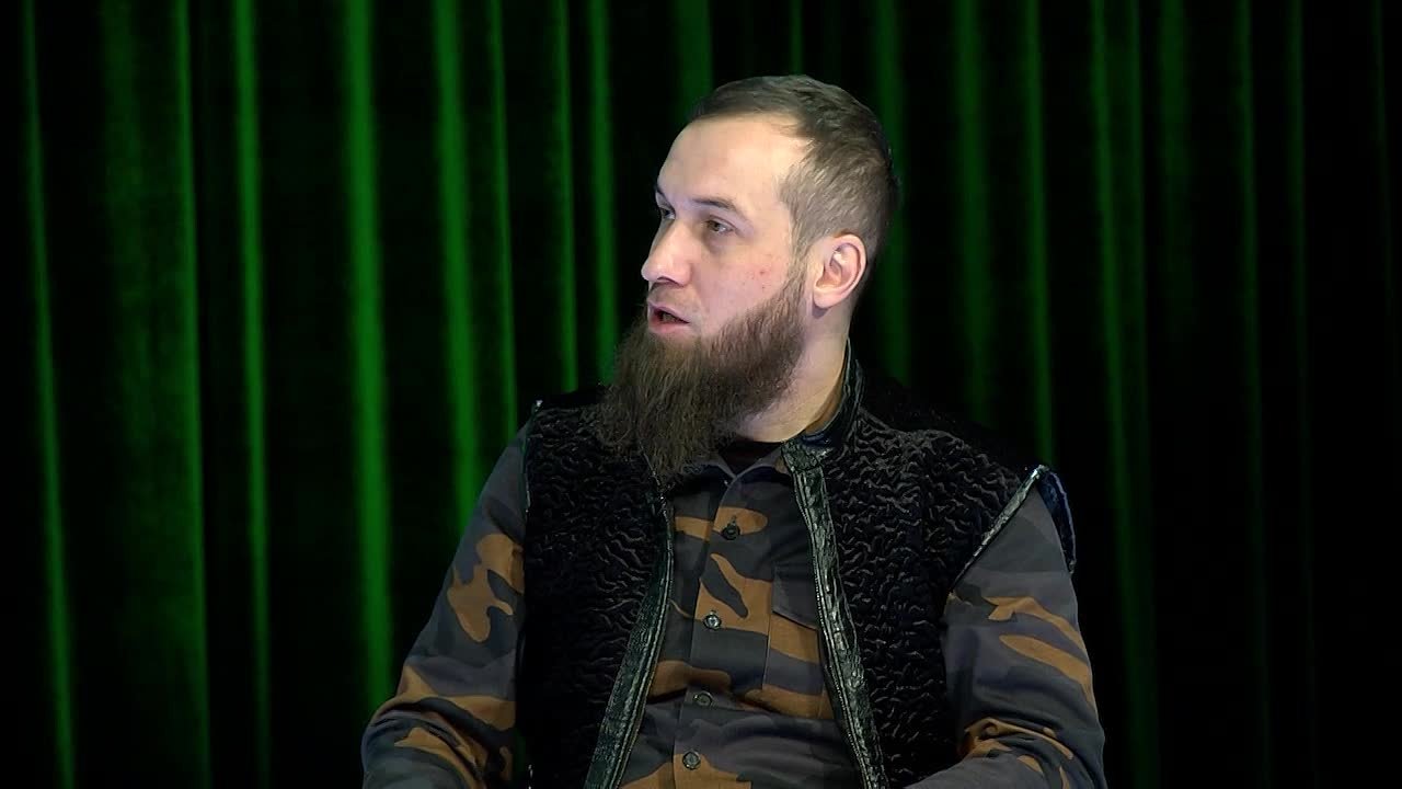 В новом выпуске ток-шоу «Чеченская история: война и мир» обсудили послевоенный период в ЧР и личность Докки Умарова