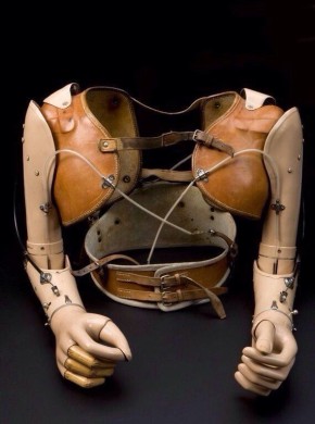 Протез верхних конечностей сделанный для 17-летнего американского мальчика в 1959 году