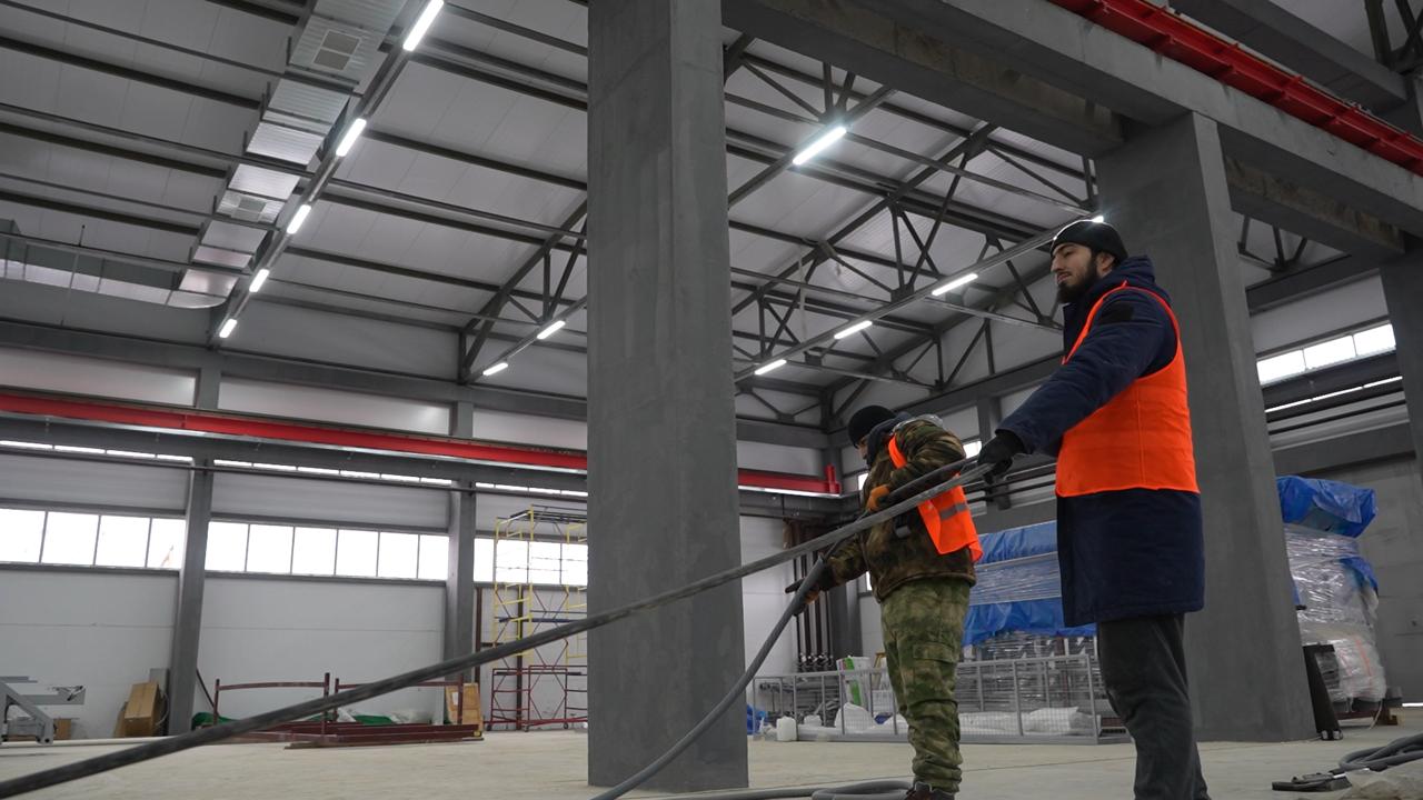 Мэр Грозного Хас-Магомед Кадыров провел инспекцию строящегося завода ООО «СТЕКЛОСТРОЙ» по закалке стекла и изготовлению стеклопакетов, расположенного в особой экономической зоне «Грозный» Мэр Грозного Хас-Магомед Кадыров провел инспекцию строящегося завода ООО «СТЕКЛОСТРОЙ» по закалке стекла и изготовлению стеклопакетов, расположенного в особой экономической зоне «Грозный»