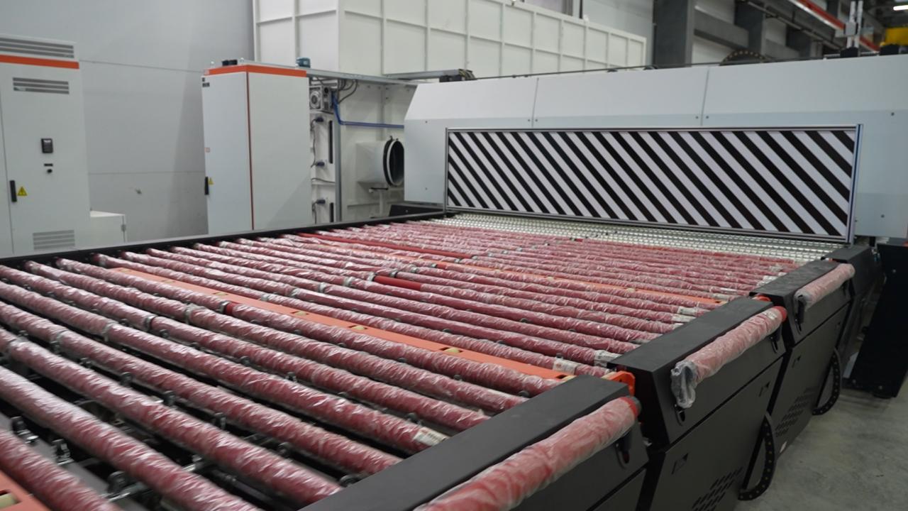 Мэр Грозного Хас-Магомед Кадыров провел инспекцию строящегося завода ООО «СТЕКЛОСТРОЙ» по закалке стекла и изготовлению стеклопакетов, расположенного в особой экономической зоне «Грозный» Мэр Грозного Хас-Магомед Кадыров провел инспекцию строящегося завода ООО «СТЕКЛОСТРОЙ» по закалке стекла и изготовлению стеклопакетов, расположенного в особой экономической зоне «Грозный»