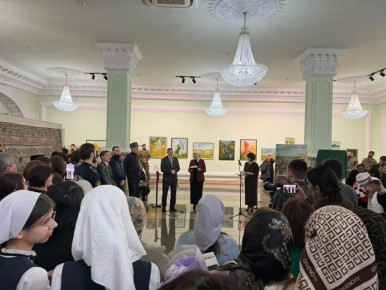 Аднан Нагаев посетил открытие выставки Мархабы Шалиевой