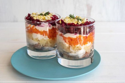 Селедка в стакане: свежий взгляд на классическую закуску
