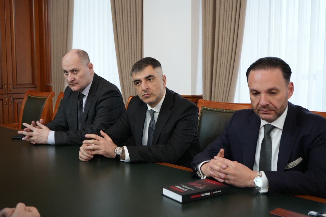 Дорогие друзья!. Руководитель Администрации Главы и Правительства ЧР Галас Таймасханов провел встречу с Олегом Фирером, международным предпринимателем и бывшим послом Гренады в Российской Федерации Дорогие друзья!. Руководитель Администрации Главы и Правительства ЧР Галас Таймасханов провел встречу с Олегом Фирером, международным предпринимателем и бывшим послом Гренады в Российской Федерации