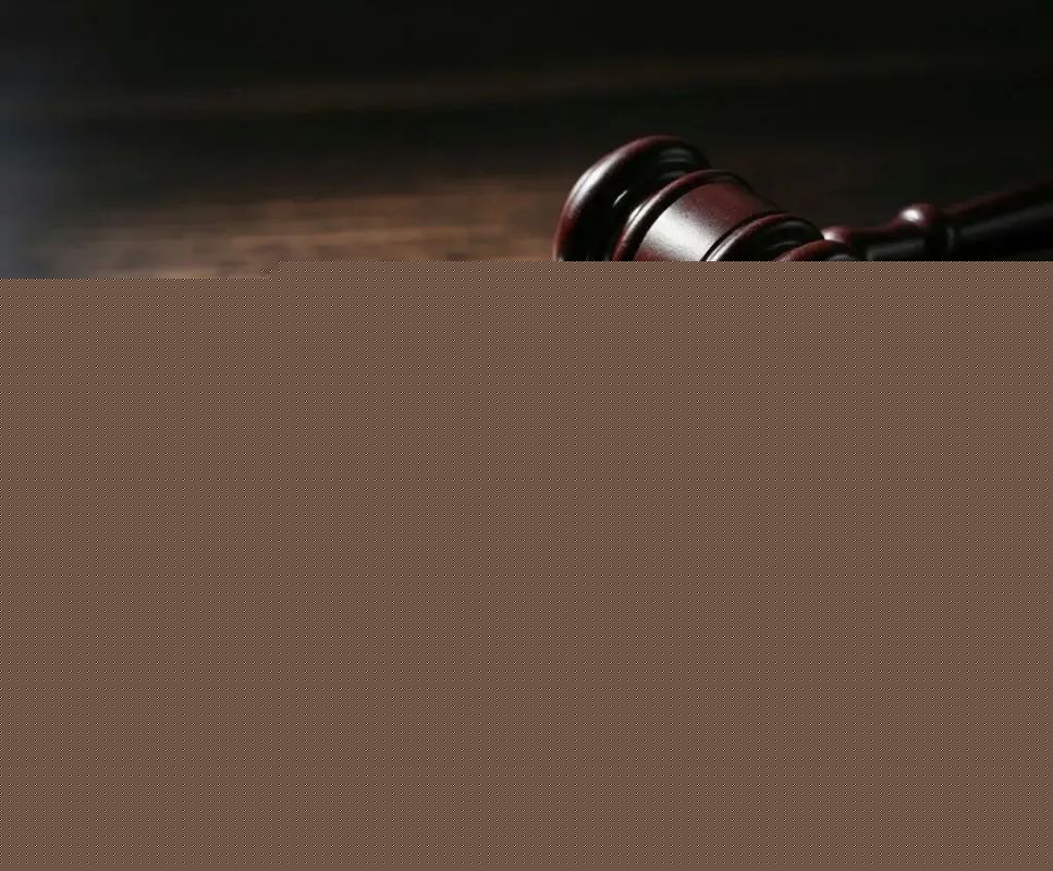 Местная жительница осуждена за кражу денежных средств и дачу взятки полицейскому