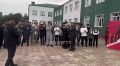 Еще одна семья в день свадьбы пришла на избирательный участок