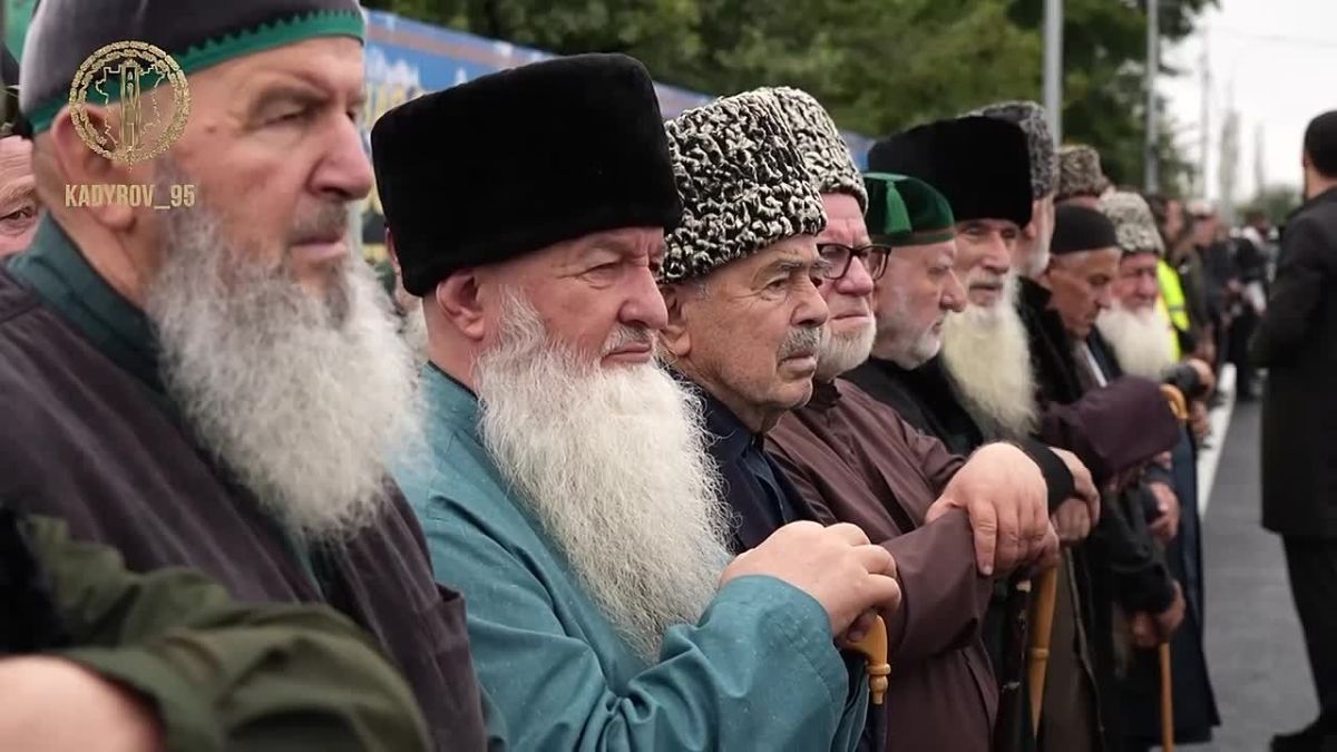 Магомед Даудов: Друзья! Вместе с моим ДОРОГИМ БРАТОМ, Главой Чеченской Республики, Героем России РАМЗАНОМ АХМАТОВИЧЕМ КАДЫРОВЫМ принял участие в торжественной церемонии открытия моста на 7-м километре автомобильной дороги...