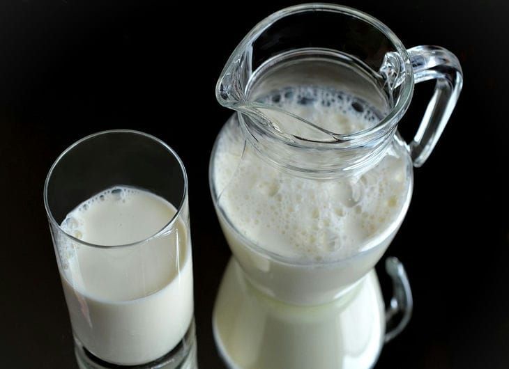 Пригоревшее молоко само «отстанет» от посуды: нужны всего 3 копеечных продукта