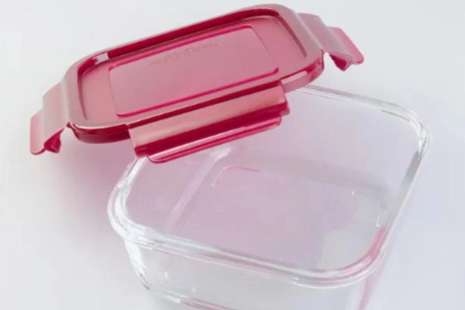 Как устранить запах из пластиковых контейнеров