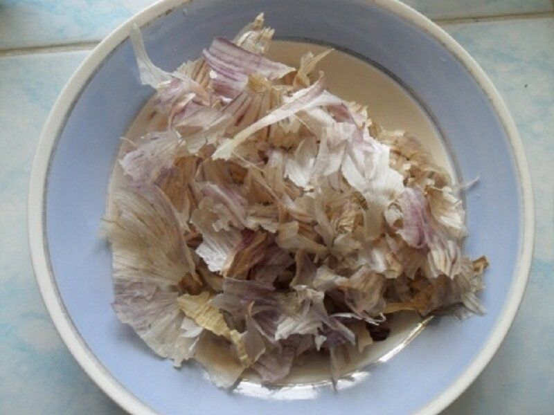 Чесночная шелуха: неожиданные способы использования в быту